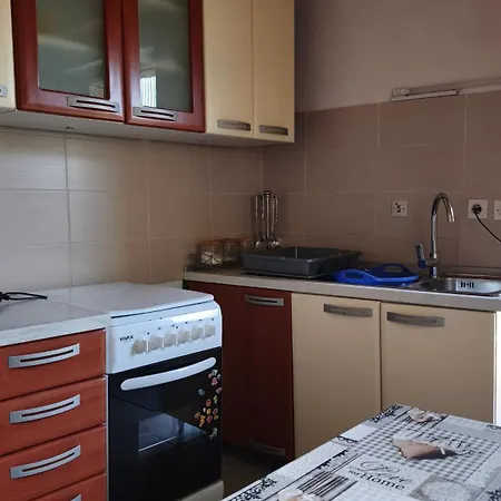 Rustical Apartment Zrnovo