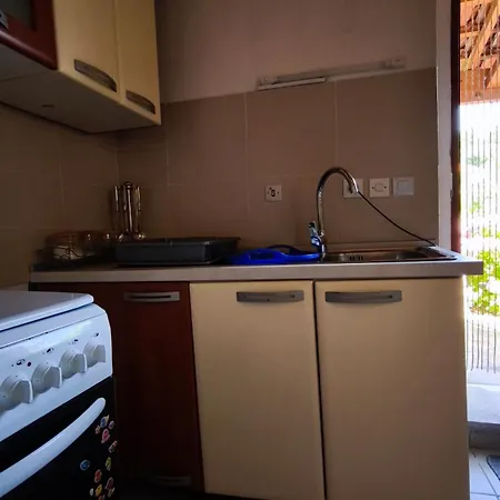 Rustical Apartment Zrnovo